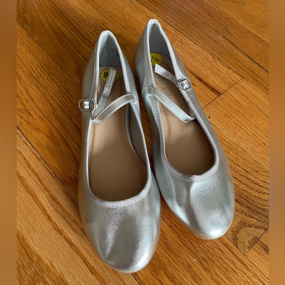 Madden Girl Silver Mary Jane Flats - Size 9.5